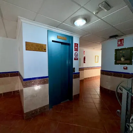 尼娜德奥罗公寓酒店 * 托雷莫利诺斯